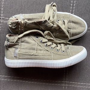 Blowfish shoes size 8 worn once